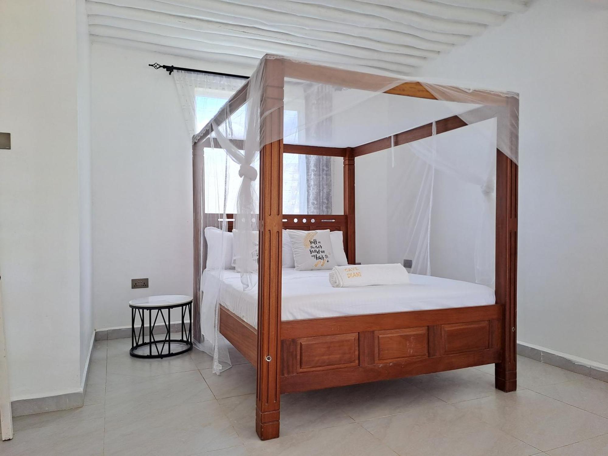 Cave Diani Holiday Apartments Diani Beach Esterno foto